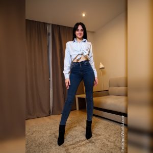 Diana in jeans